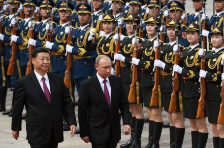 Roli enigmatik i Kinës një vit pas pushtimit rus të Ukrainës