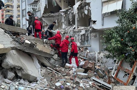 Numri i të vdekurve nga tërmeti i fuqishëm në Turqi dhe Siri shkon në më shumë se 500