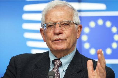 Borrell në telefon me Kurtin dhe Vuçiqin: Sulmuesit të dorëzohen menjëherë
