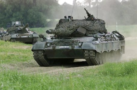 Holanda, Danimarka e Gjermania blejnë 100 tanke Leopard 1 për t’ia dërguar Ukrainës