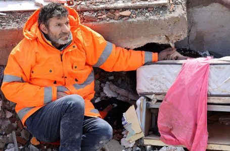 Fotoja simbol i tërmetit në Turqi