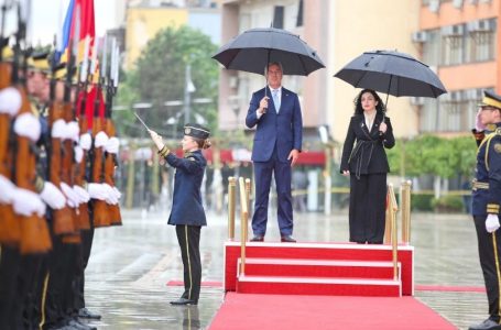 Presidentja e Kosovës, Vjosa Osmani, me ftesë të homologut malazez, Milo Gjukanoviq, sot do të zhvillojë një vizitë zyrtare në Mal të Zi