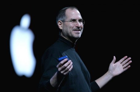 68 vjet nga lindja e Steve Jobs, njeriut që pati ndikim të jashtëzakonshëm në zhvillimin e teknologjisë