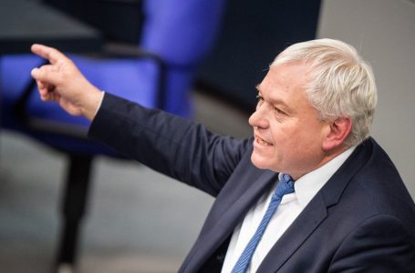 Deputeti i Bundestagut mirëpret pranimin e propozimit franko-gjerman nga Kosova