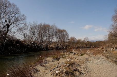 Shtrati i lumit Erenik është shndërruar në deponi të mbeturinave