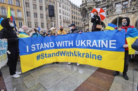 Një vit më pas: Oda Amerikane në Evropë është e palëkundur në mbështetje të popullit të Ukrainës