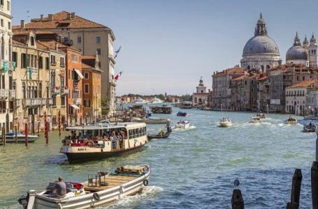 Venecia po fundoset: Kur mund të jetë nën ujë, sipas shkencëtarëve