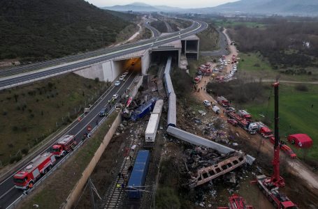 Greqia shpall tri ditë zie kombëtare