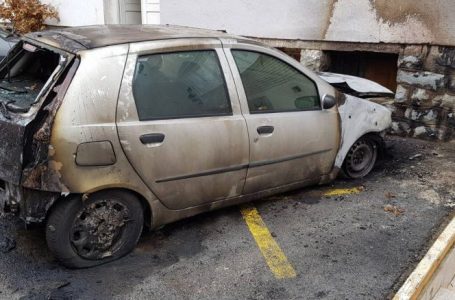 U dogjën 14 automjete në veri por asnjë i arrestuar
