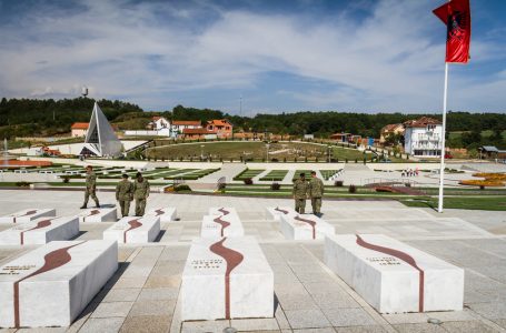 Osmani dhe Kurti sot bëjnë homazhe në Prekaz