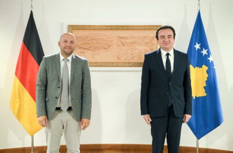 Kurti takon Sarrazin: Kosova konstruktive dhe e gatshme për dialog të hapur