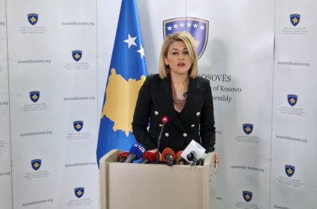 Kusari-Lila mohon se ka komunikuar me Radoiçiqin, për Simiqin thotë se biseda ka qenë për agjenda parlamentare