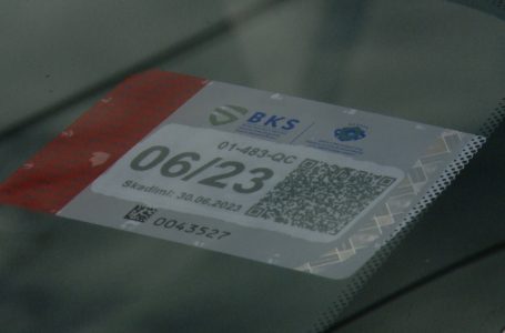 Të gjitha veturat që regjistrohen do të pajisen me stickersa