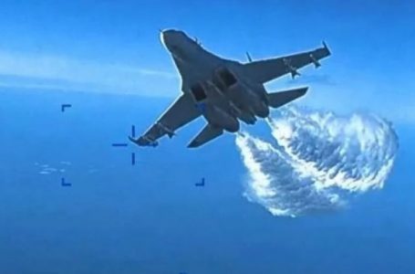 VIDEO/ Momenti i përplasjes së dronit amerikan me aeroplanin luftarak rus mbi Detin e Zi