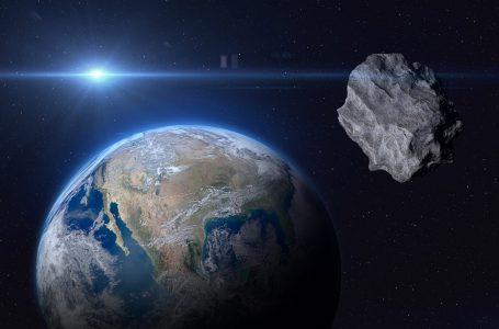 Një asteroid në madhësinë e ‘Koloseut kuadrat’ po i afrohet Tokës