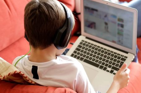 OBSH: Pothuajse një në gjashtë fëmijë përballen me bullizëm në internet