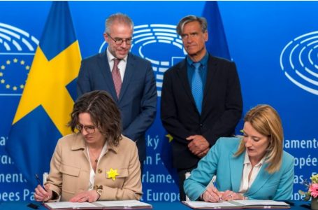 Metsola pas nënshkrimit të vendimit për liberalizimin: Moment krenarie për Parlamentin Evropian