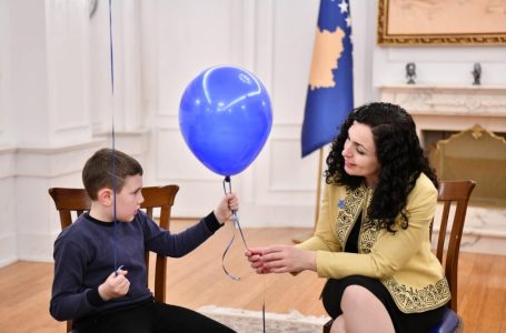 Presidentja Osmani: Mbështetja dhe inkurajimi janë thelbësore për fëmijët me autizëm