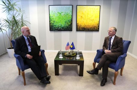 Hovenier uron Bislimin për liberalizimin e vizave si dhe kërkon zbatimin e Aneksit për normalizimin e raporteve me Serbinë