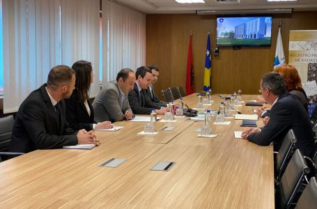 Kurti viziton Agjencinë Kadastrale: Për dy vjet investuam 16 milionë euro