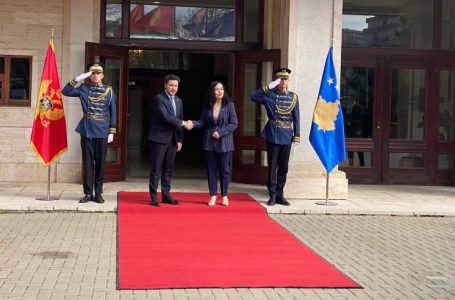 Presidentja Osmani pret në takim kryeministrin e Malit të Zi, Dritan Abazoviq