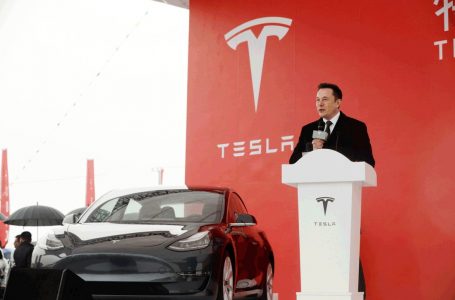 Shitjet e Tesla-s vazhdojnë të bien, a është koha që Elon Musk të tërhiqet?