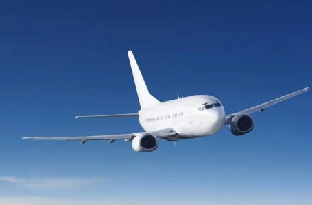 Pse avionët janë të gjithë me ngjyrë të bardhë?