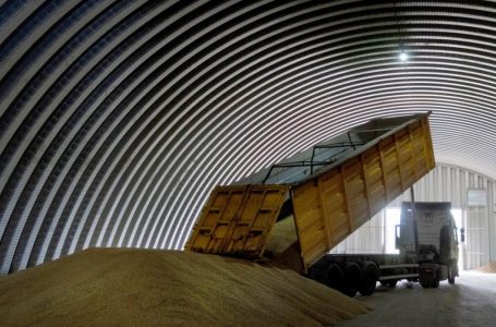 Katër vende të BE-së ndalojnë importin e produkteve ushqimore nga Ukraina