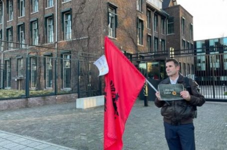 Diaspora shqiptare në Hagë, në mbështetje të ish-krerëve të UÇK-së