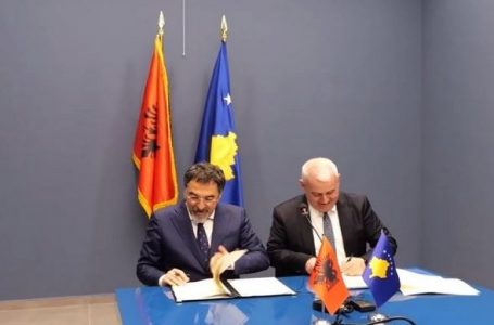 Kosova dhe Shqipëria nënshkruajnë marrëveshje për përmirësimin e lëvizjes së lirë