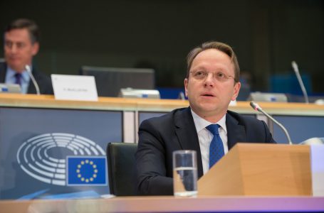 Komisioneri Varhelyi viziton Kosovën