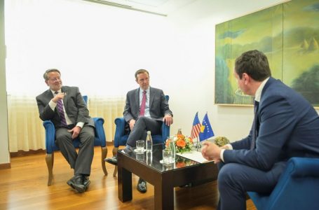 Asociacioni dhe pasojat e moszbatimit të Marrëveshjes së Ohrit – mesazhet që përcollën dy senatorët amerikanë gjatë qëndrimit në Kosovë