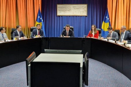 Kurti takon kryetarët e Komunave: Buxheti për vitin tjetër mbi 740 milionë €