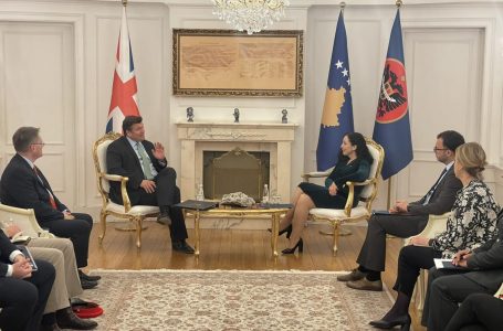 Osmani takohet me ministrin e Forcave të Armatosura të Mbretërisë së Bashkuar, James Heappey