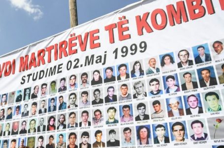Bëhen 24 vjet nga masakra në Studime të Vushtrrisë, ku u vranë 116 shqiptarë nga forcat serbe