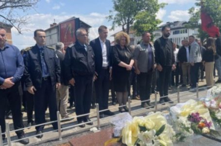 ​Përkujtohet 24-vjetori i vrasjes së pesë anëtarëve të familjes Kastrati në Pejë