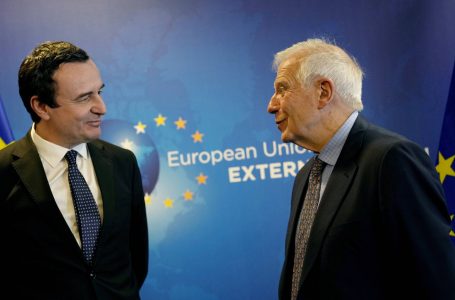 Kurti flet me Borrellin për situatën në veri: Kryetarët do të ofrojnë shërbime për të gjithë – të zbatohet marrëveshja bazë