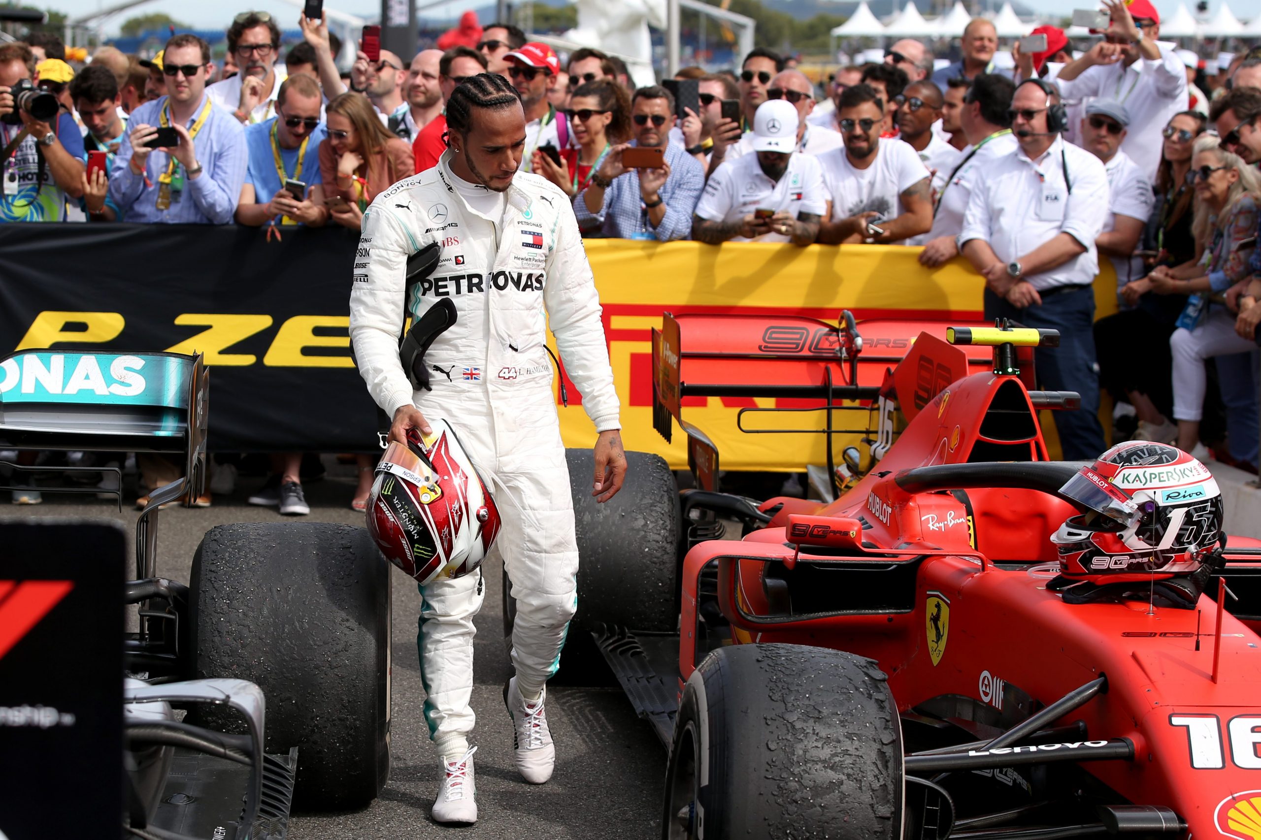 Në Angli konfirmojnë: Ferrari me ofertë të çmendur për të sjellë Hamilton te “kokëkuqja”