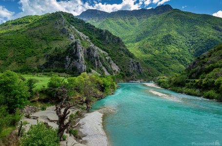 ”Financial Times”: Shqipëria, e bekuara me bukuri natyrore dhe interes historik