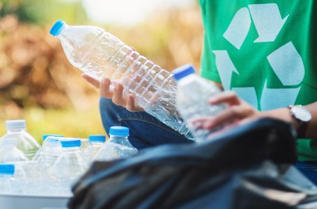 Greenpeace: Riciklimi i plastikës i dëmshëm, nuk është zgjidhje për ndotjen