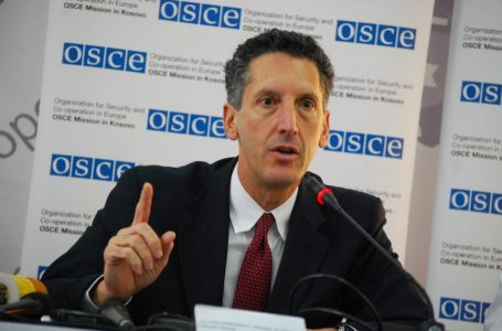 Joseph: Policia serbe duhet të jetë 5 kilometra larg kufirit me Kosovën