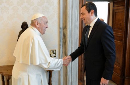 Kurti takohet me Papa Françeskun: Kosova është e përcaktuar për paqe, dialog dhe bashkëpunim