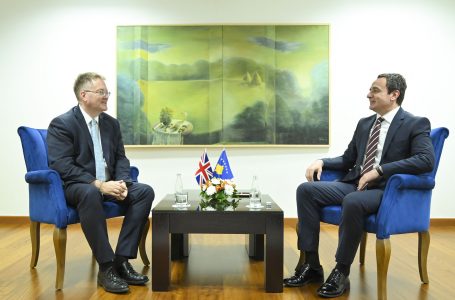 Kurti takohet me Abottin: Sundimi i ligjit në veri është i domosdoshëm