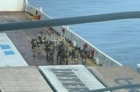 Forcat italiane kërcënoheshin nga “piratët”, anija turke u shpëton jetën
