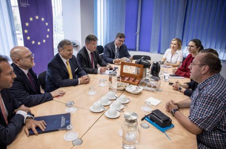 Lajçak pas takimit me Listën Serbe: Serbët e Kosovës të marrin pjesë në zgjedhjet e reja