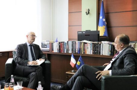 Hoxhaj takon ambasadorin francez Guerot, flasin për situatën në veri të Kosovës