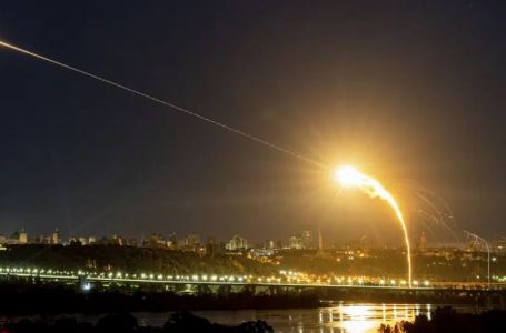 Ukraina pretendon se mbrëmë mbi Kiev rrëzoi 30 raketa e dronë të prodhuar nga Irani