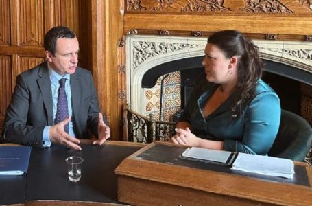 Kurti bisedon për zhvillimet në veri me deputeten Kearns