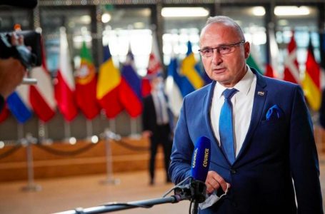 Kroacia e shqetësuar me zhvillimet e fundit mes Kosovës e Serbisë, kërkon kthim në dialog