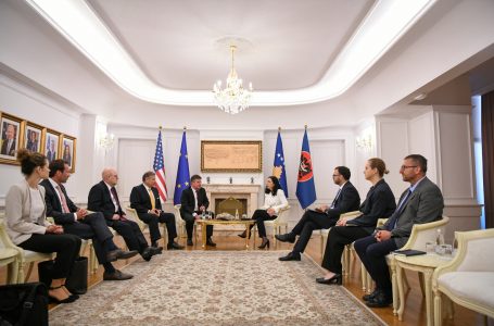 Osmani pas takimit me Lajçak dhe Escobar: Zgjedhjet në veri mund të organizohen në përputhje me kushtetutën